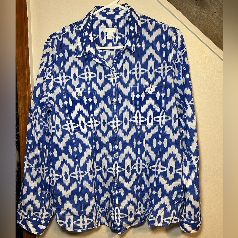 Chico's button down long sleeve top pockets collar cotton light blue white  2